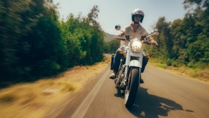 Noleggia una Royal Enfield Classic 350 in Toscana. Con Motezza a Greve vicino Firenze inizia la tua avventura in moto nel Chianti.